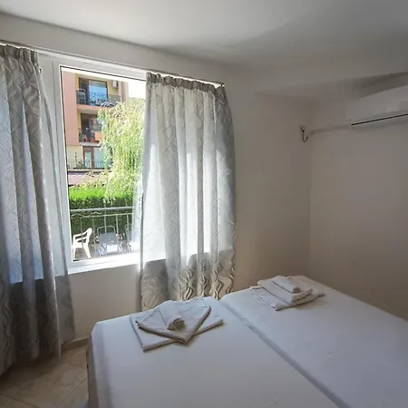 тристаен * Sveti Vlas
